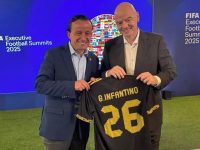 Arriola e Infantino afinarán detalles para el Mundial 2026