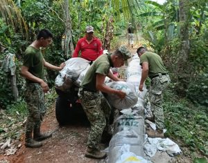 Colocan costalera en Jalapa