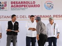 Entrega JMR 400 constancias del programa ‘Pescando Vida’ en Nacajuca