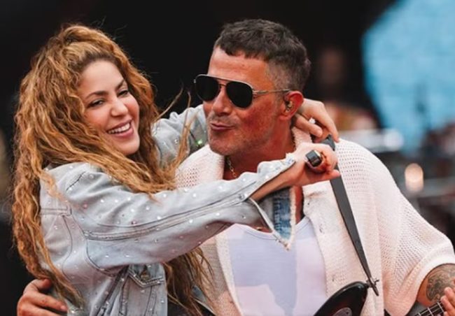 Alejandro Sanz expresa un “Te amo” de aprecio  a la colombiana Shakira