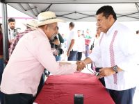Llevan justicia social a Playa Larga en Jonuta