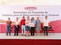 Entregan paquetes de láminas para mejorar viviendas en Centro