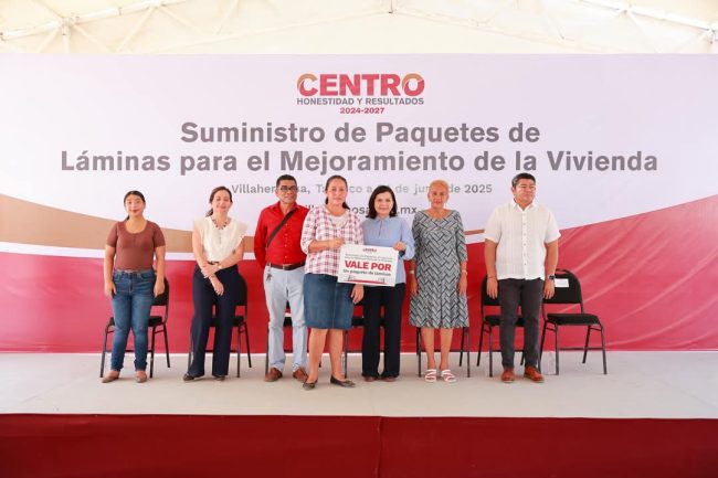 Entregan paquetes de láminas para mejorar viviendas en Centro