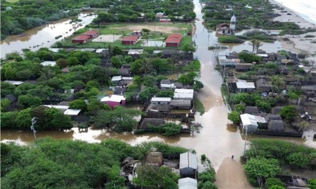 Se desborda río Tehuantepec en Oaxaca tras paso de “Erick”