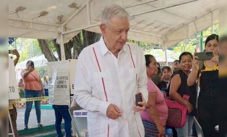 Reaparece AMLO en elección judicial; califica a Claudia Sheinbaum como “la mejor presidenta del mundo”