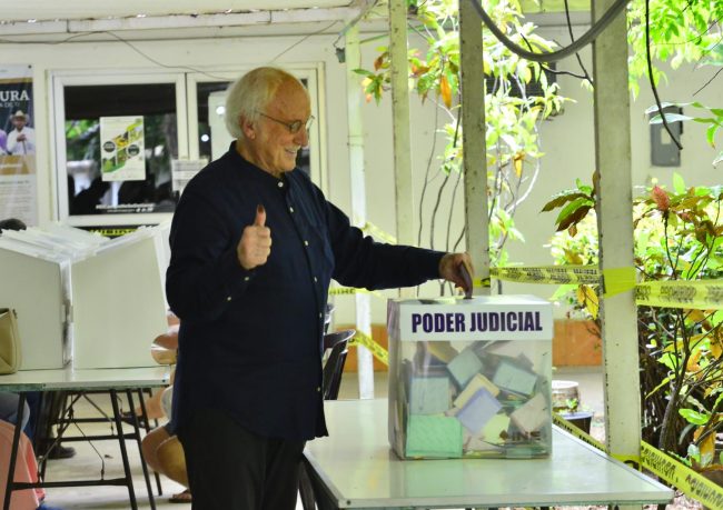 Emitió Ignacio Cobo su voto en la elección judicial