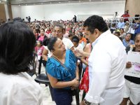Entregan 2 mil Tandaspara la Mujer en Centro 